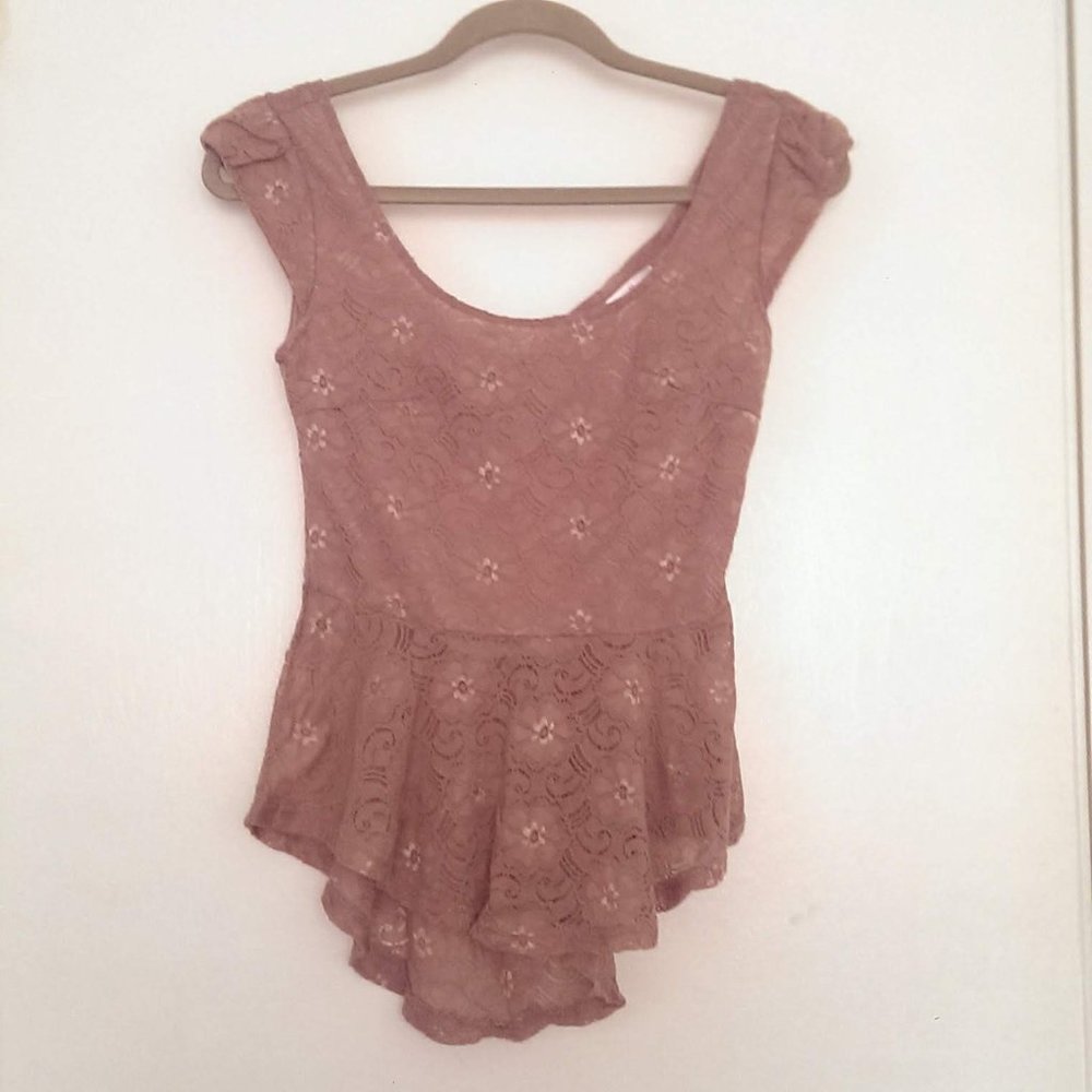 RoomMates Dusty pink peplum